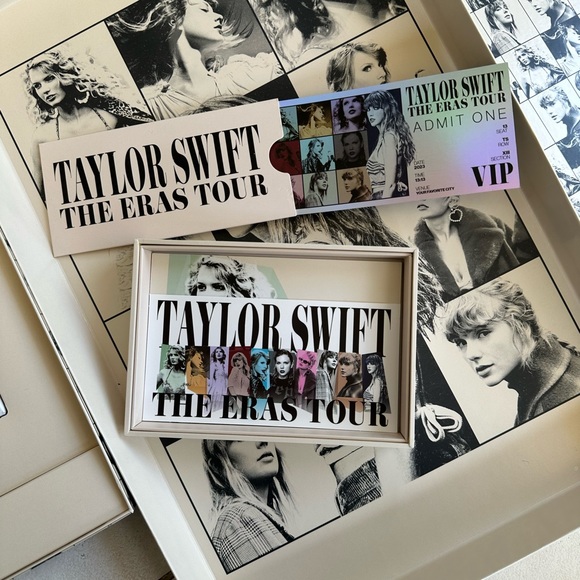 Taylor Swift Eras Tour VIP box tote pin posters postcards lanyard
Houston date - Picture 1 of 8